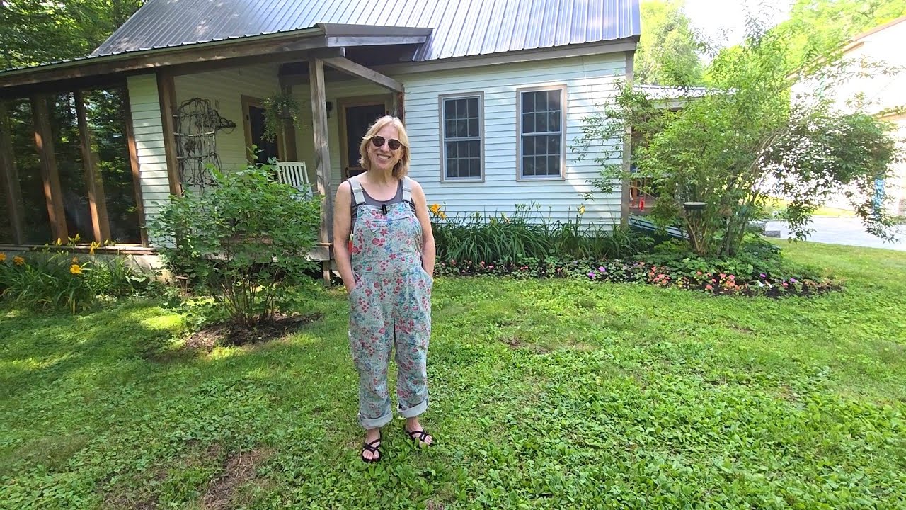 Episode 6 -  Beginner Beekeeper, Self-Taught Gardener: Lisa’s Peaceful Cottage Garden