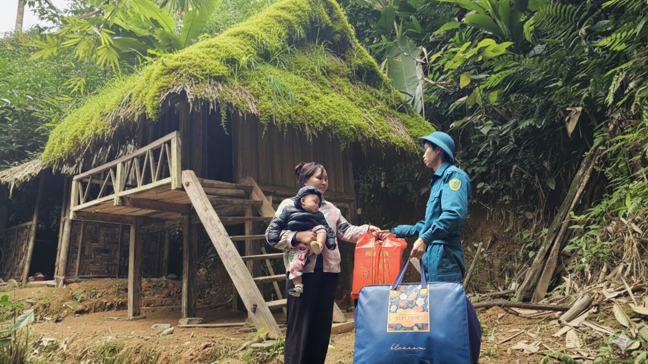 Kind-Hearted Police Officer Brings Lunar New Year 2026 Gifts to a Poor Single Mother and Her Baby.