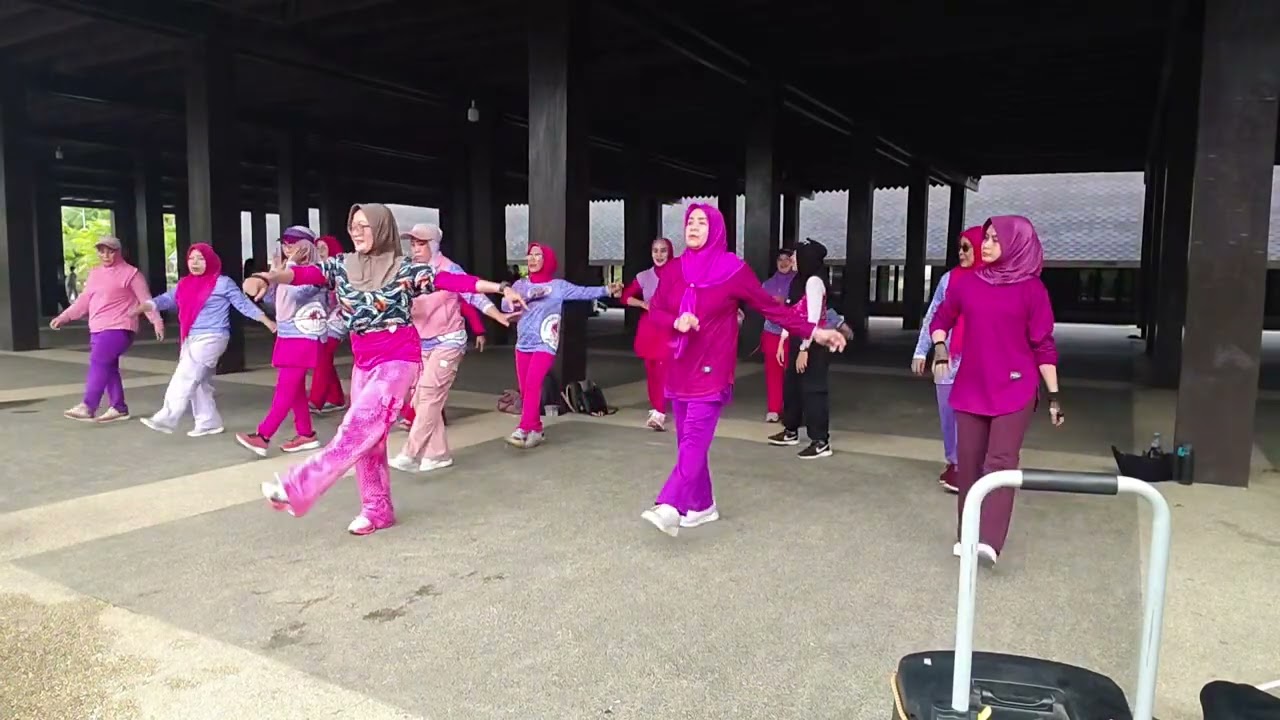MARI BERCINTA | ZUMBA | KELAS SENAM KJS GOWA | Inst. RIA RATU MAKASSAR
