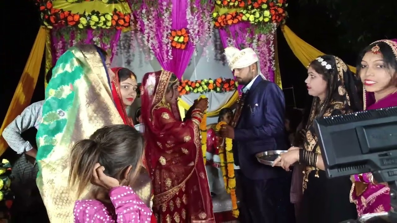 गाली मिला स्टेज पर दुल्हा हुए गुस्सा