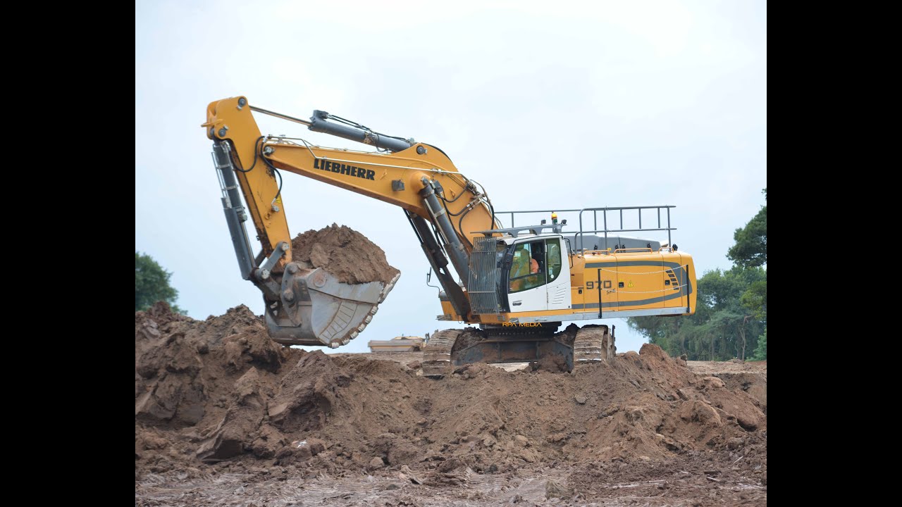 Liebherr R970 digging dirt #shorts