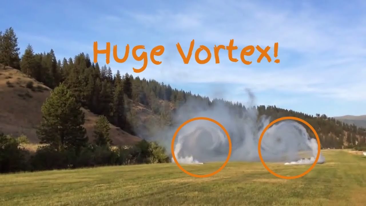 Small Aircraft Wake Turbulence/Vortices/Vortex Demonstration on the PZL 104 Wilga 35
