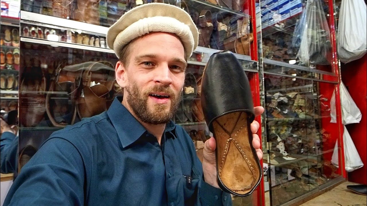 How to Buy Shoes in Pakistan (Multani Khussa vs. Peshawari Chappal) 👞