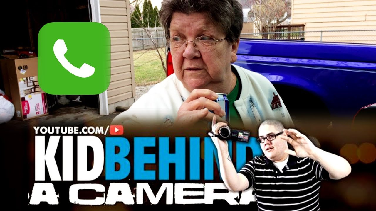 Злая бабуля общается с ребенком по FaceTime за камерой!