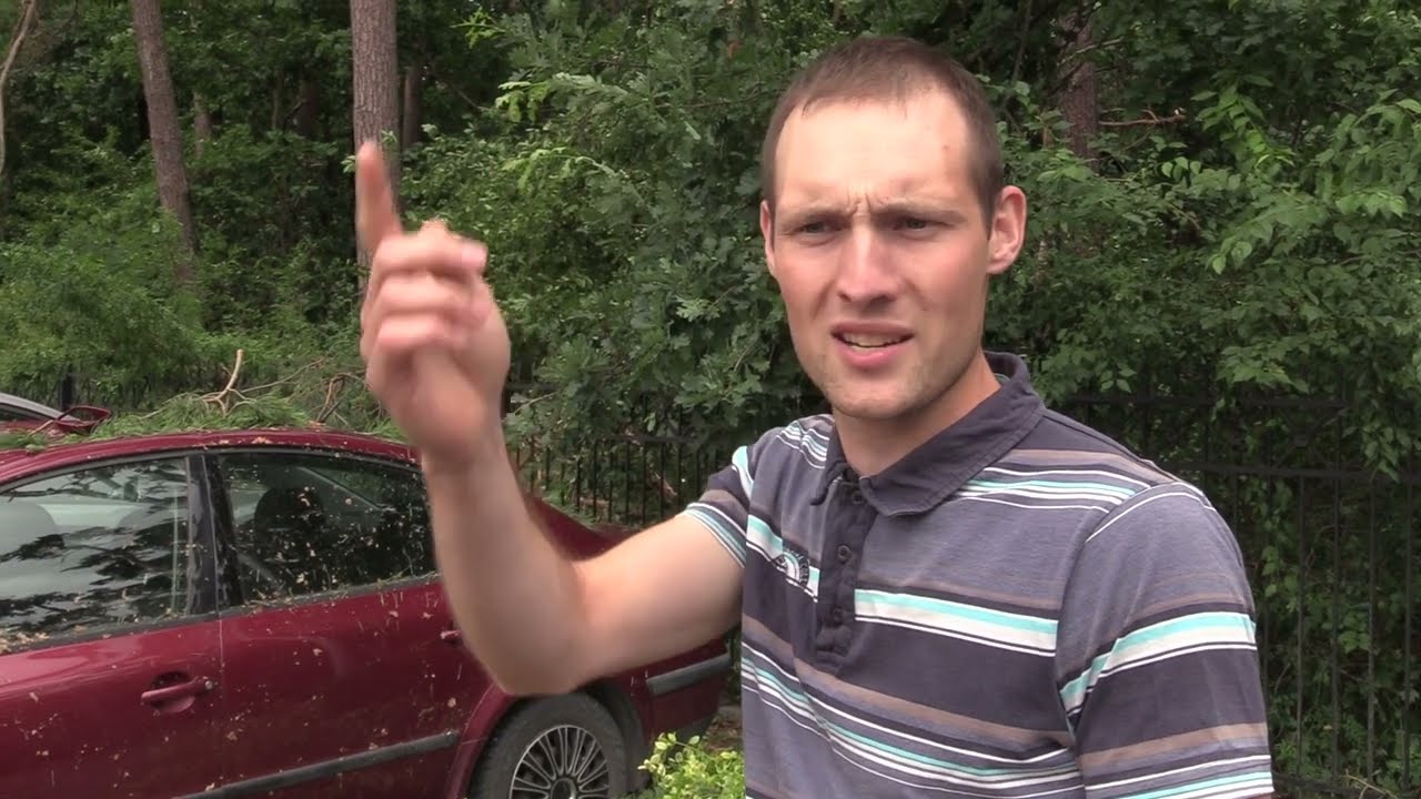 Połamane drzewa, zniszczone samochody - skutki nawałnicy w Wieńcu Zdroju
