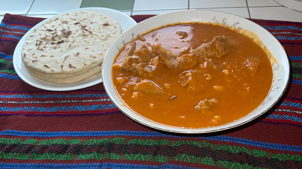 Cómo hacer frijoles blancos con carne de cerdo