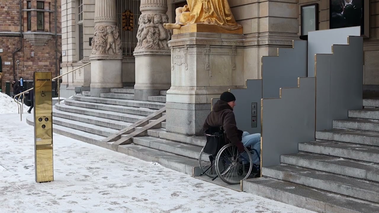 Stepless Model E Platform lift - Dramaten