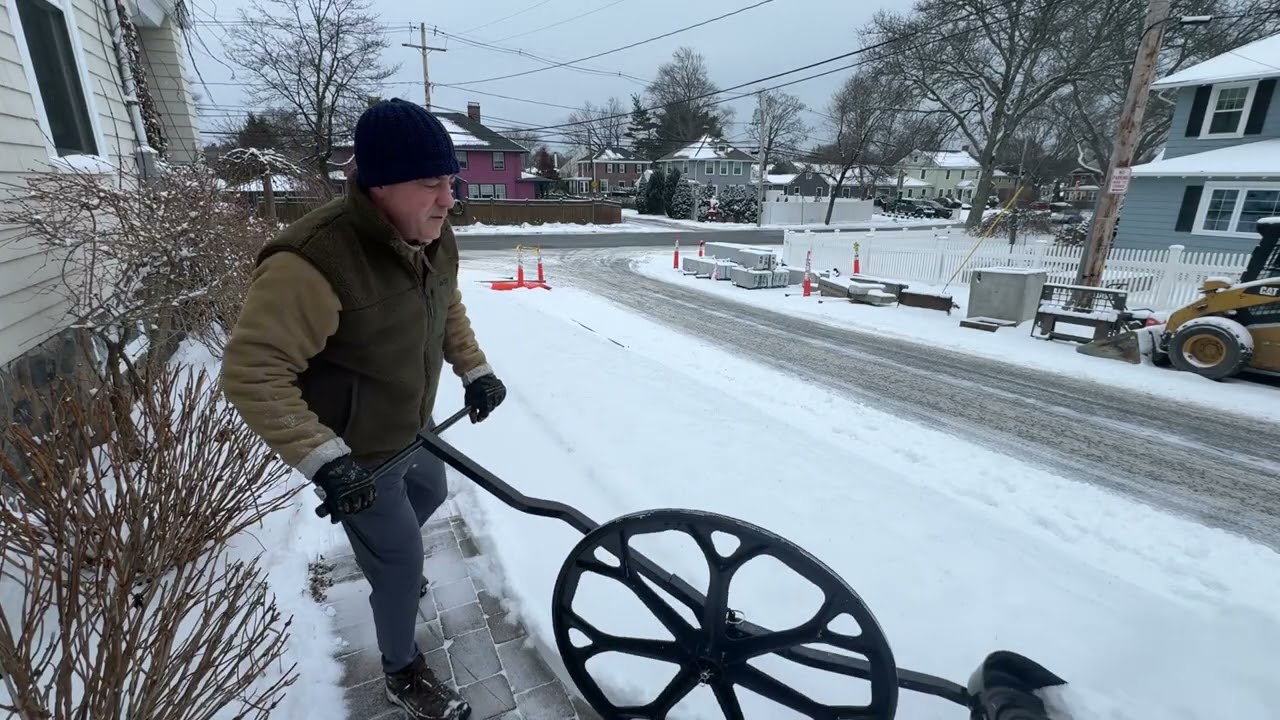 Snow Wovel Demonstration 
