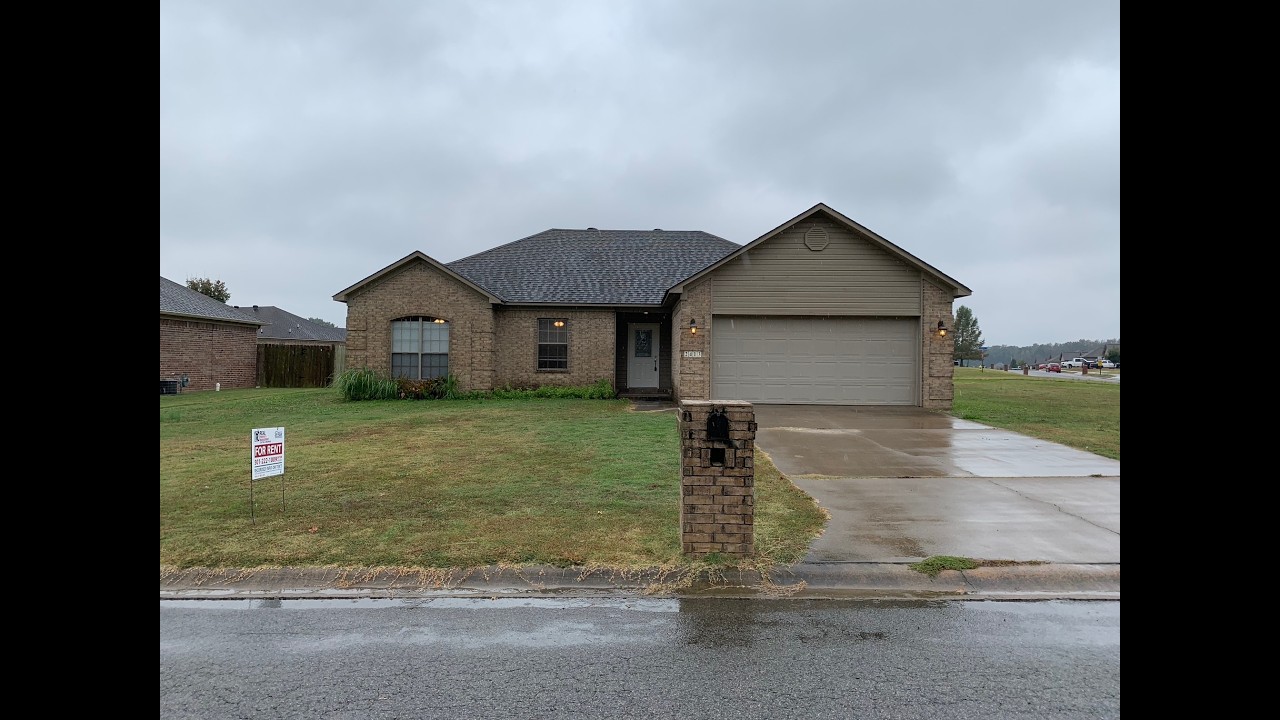 2413 Versailles, Cabot AR 72023 - Nice 3br 2ba w/1500sq ft. Corner lot in Stonehenge.