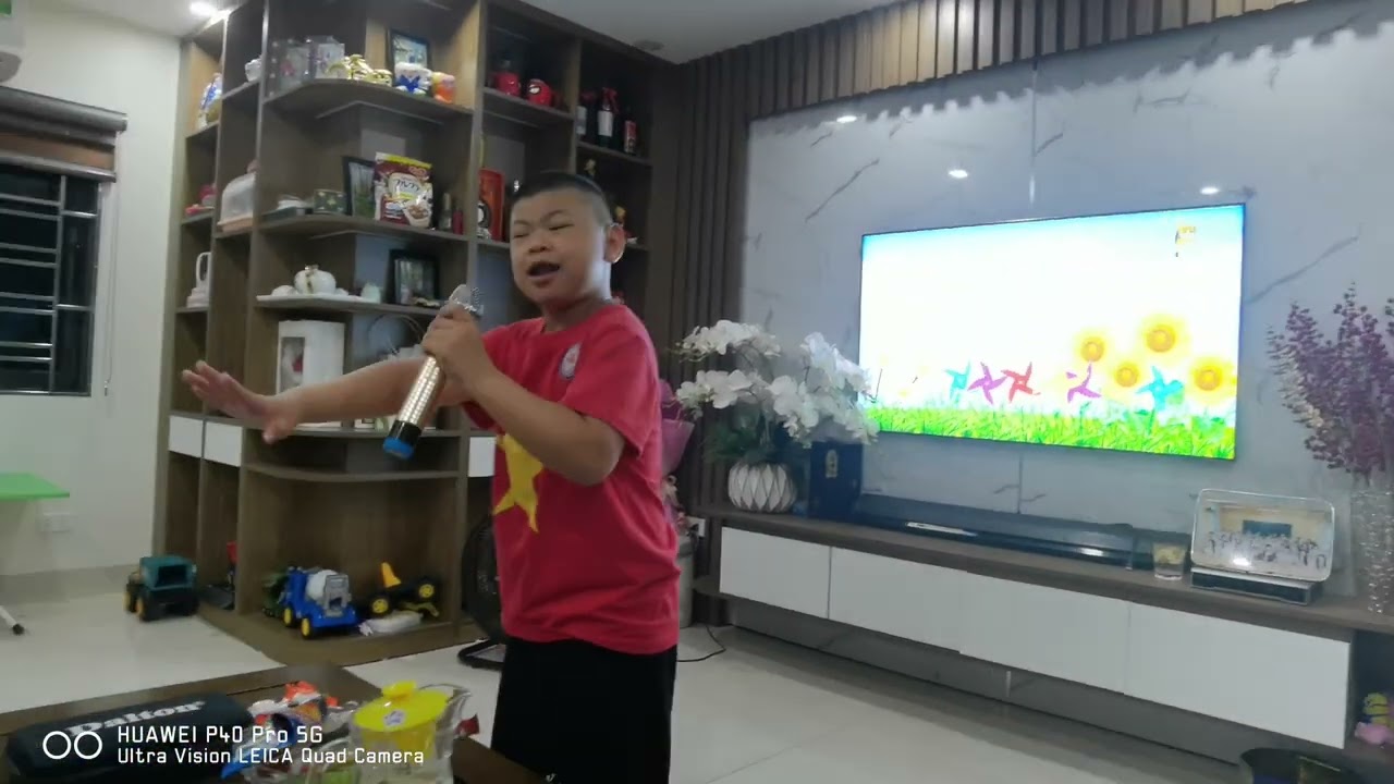 Quang anh hát karaoke nhà chú kiên