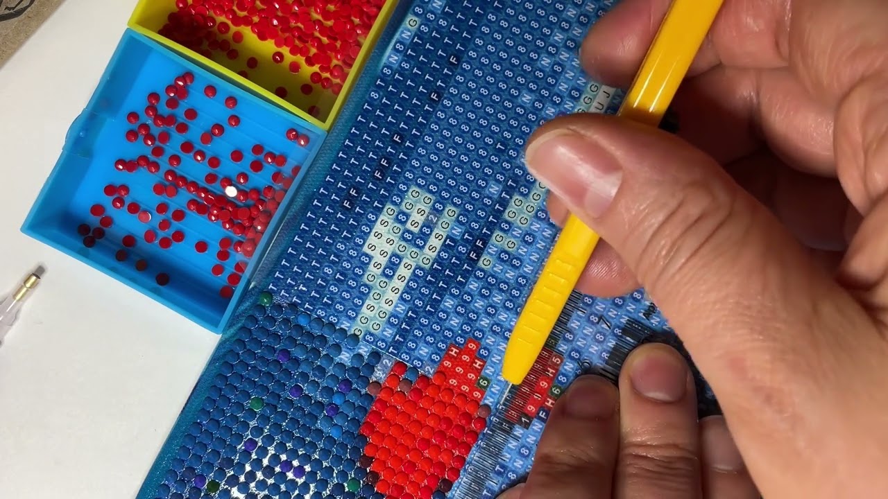 ASMR time, be quiet 💎🔷🤫#satisfying #asmr #diamondpainting#relaxing 