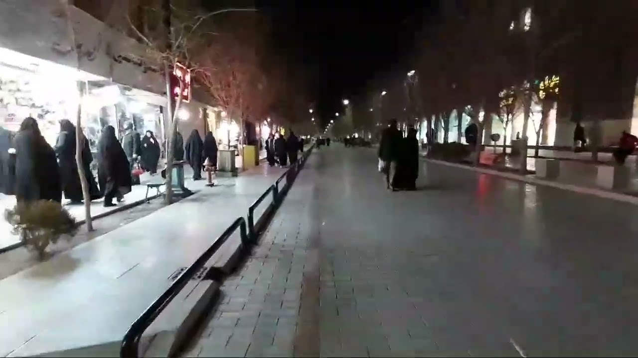 قدم زدن در خیابان نوسازی شده  قم تا حرم حصرت معصومه