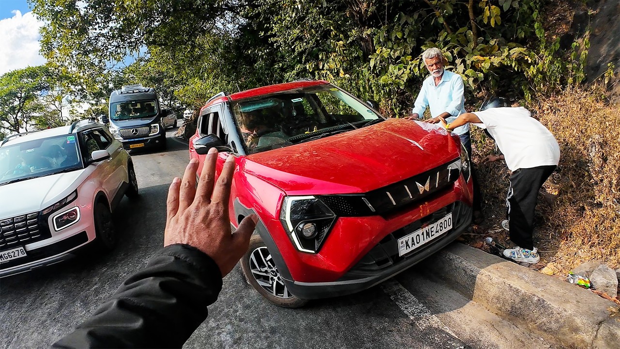 CAR STUCK ON KERB | Helping Out and Clearing the Traffic on Ghat Roads Hairpin Bend