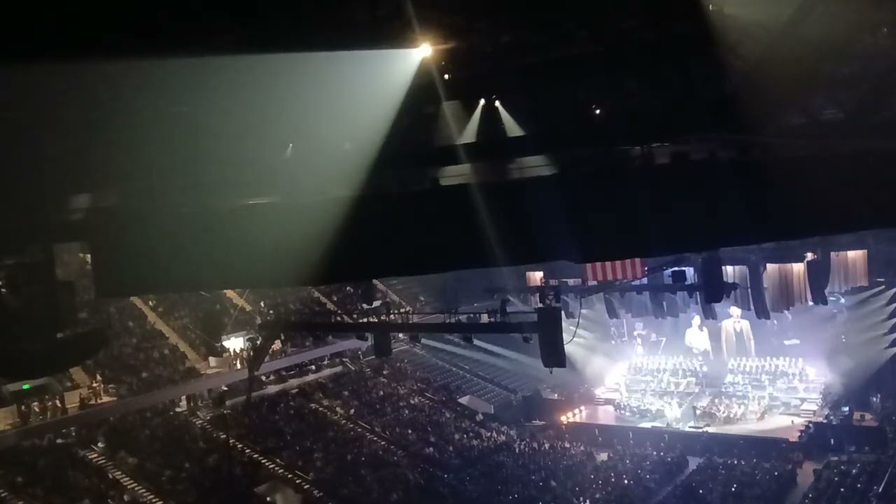Andrea Bocelli singing 