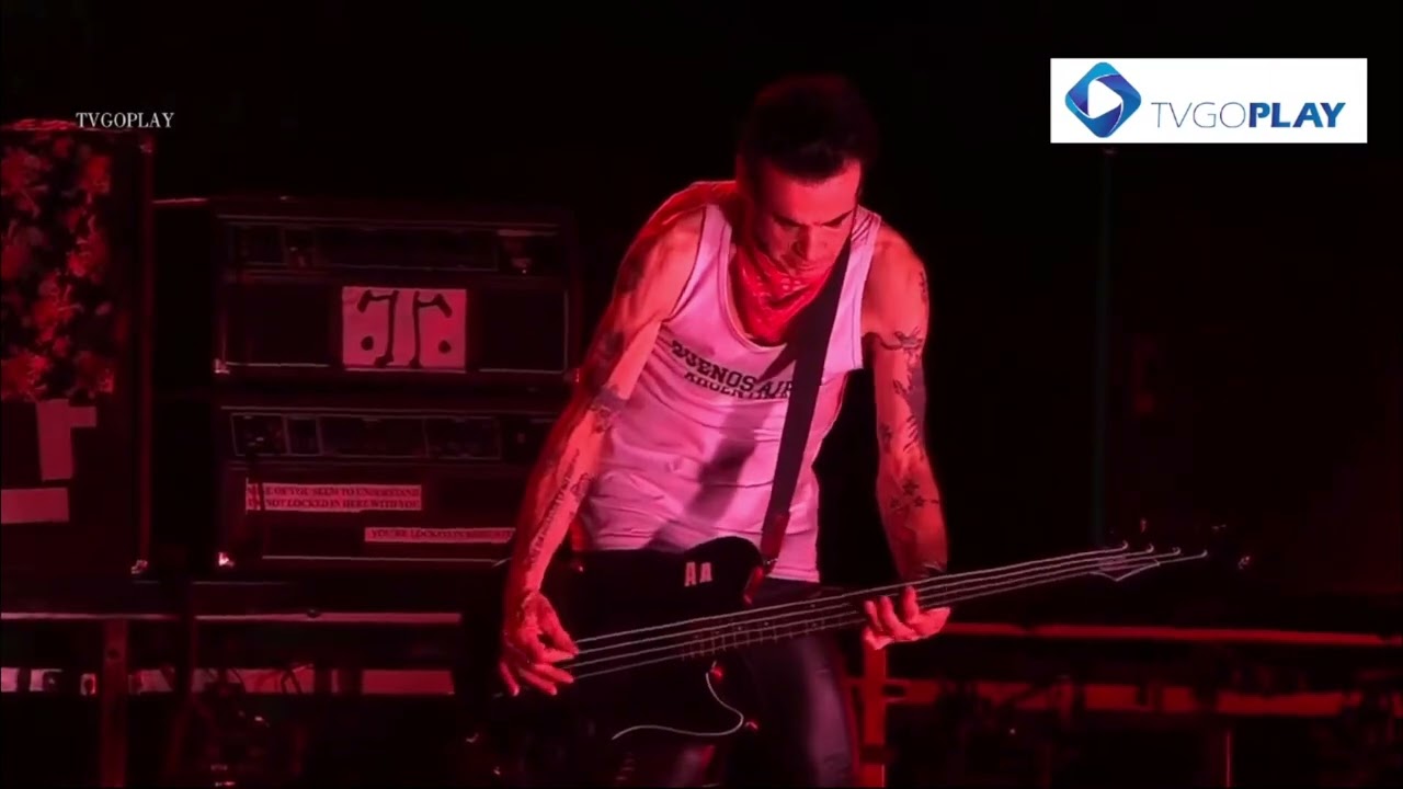 Simon Gallup playing an IRON MAIDEN song? - The Cure Live in Argentina 2023
