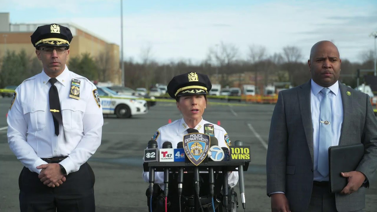 Watch as NYPD Executives provide an update on an ongoing investigation in Staten Island