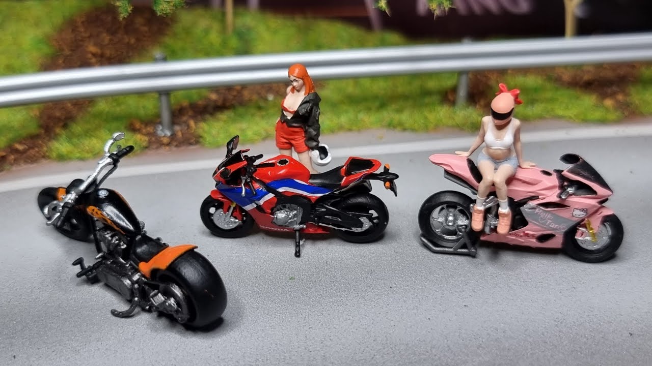 Moreart Motorcycle girls with Motorcycle! Unboxing and review! Diecast Hunting in Europe!