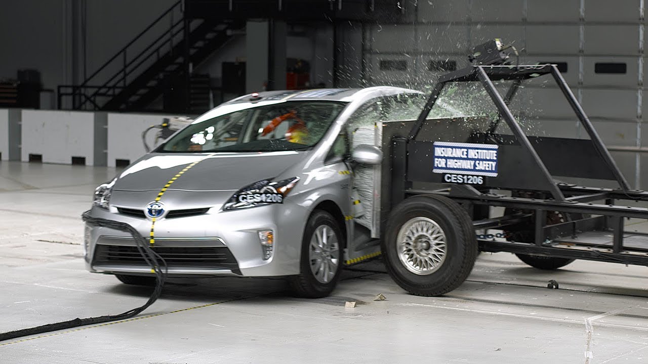 2012 Toyota Prius side IIHS crash test