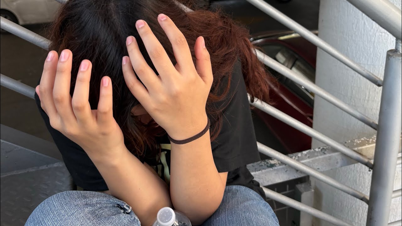 Me cambio para ir a la uni lol q divertido saquenme de aqui 