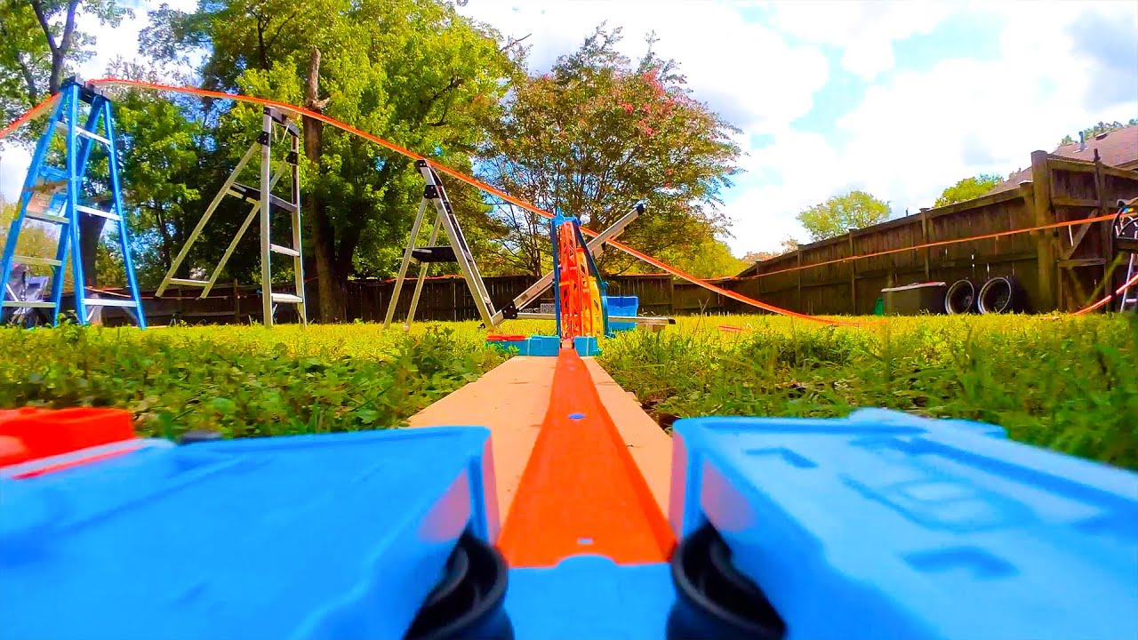 Hot Wheels Backyard Mega Track with Fence Ride (Boosted)