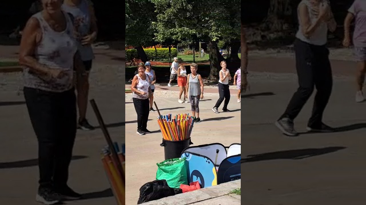 Parque Rivadavia con la profesora Paula en el monumento Simón Bolívar 
