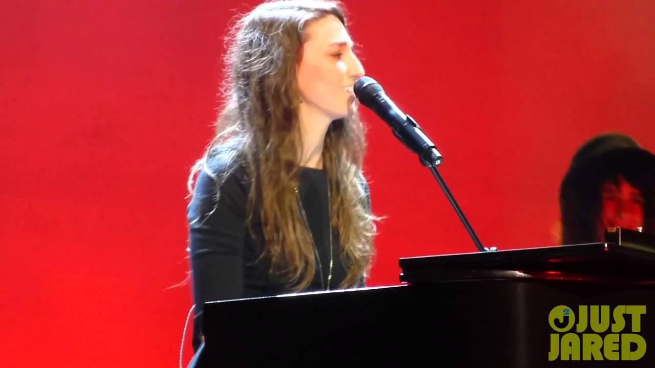 Sara Bareilles Does Push Ups Before Singing 