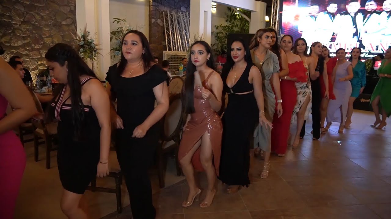 AAH CUANTA BELLEZA AHI POR TIERRA CALIENTE #bailesmexicanos #tradiciones #baile