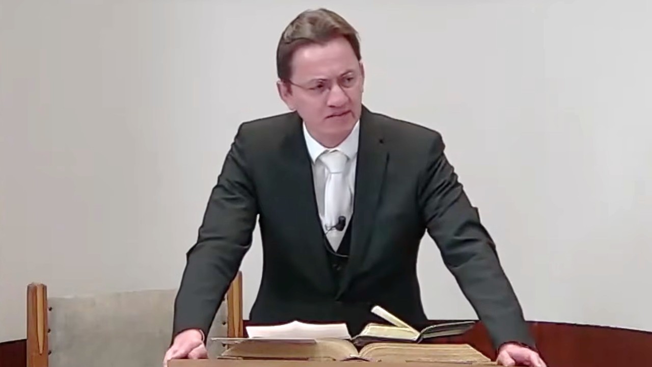 Geliefde gemeente, na gebed en bezinning heb ik moeten besluiten ...