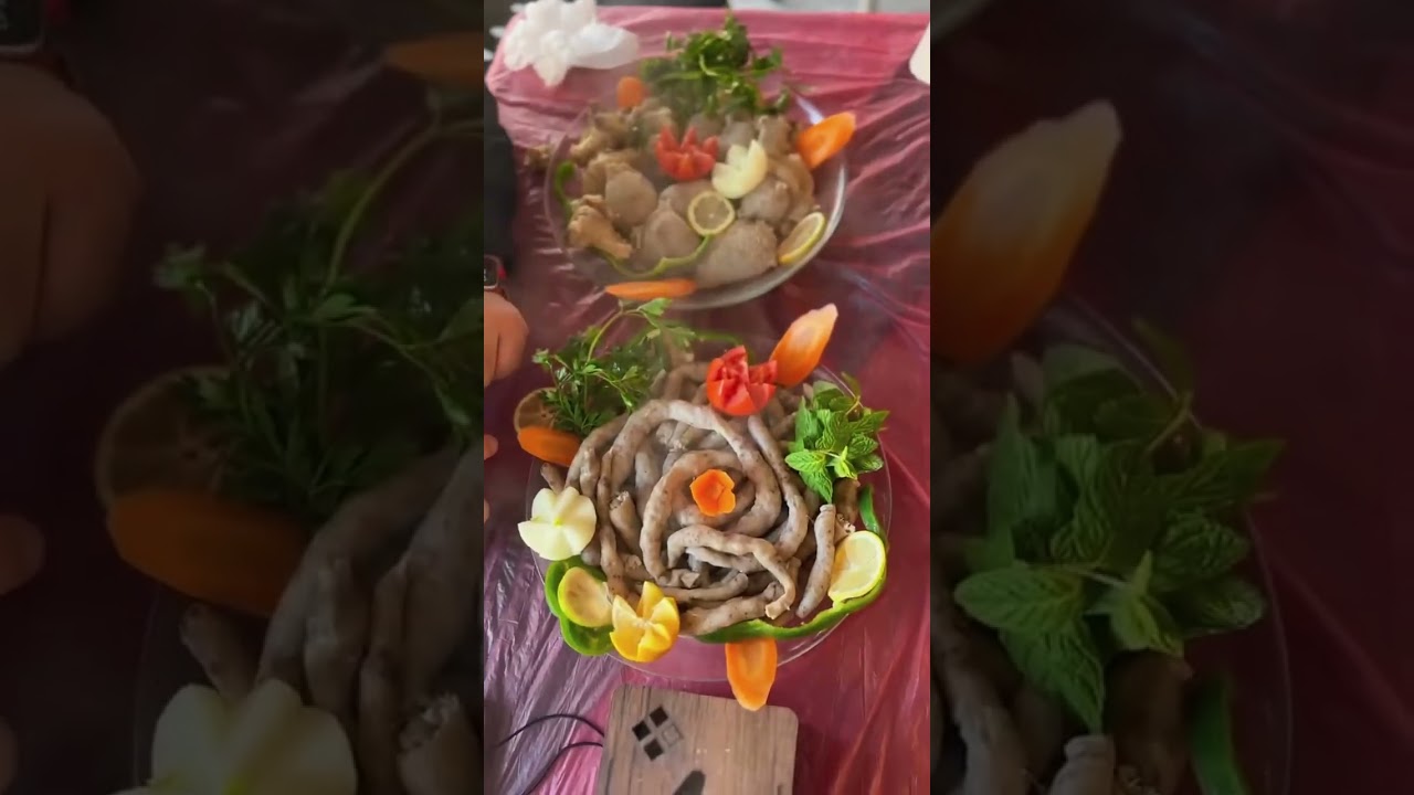 ضروري كل حمصي و كل حموي يحضرو الفيديو ، اطيب مطعم بقدم سخاتير ( سجقات ) كرش بحمص من ايدين شيف حموي .