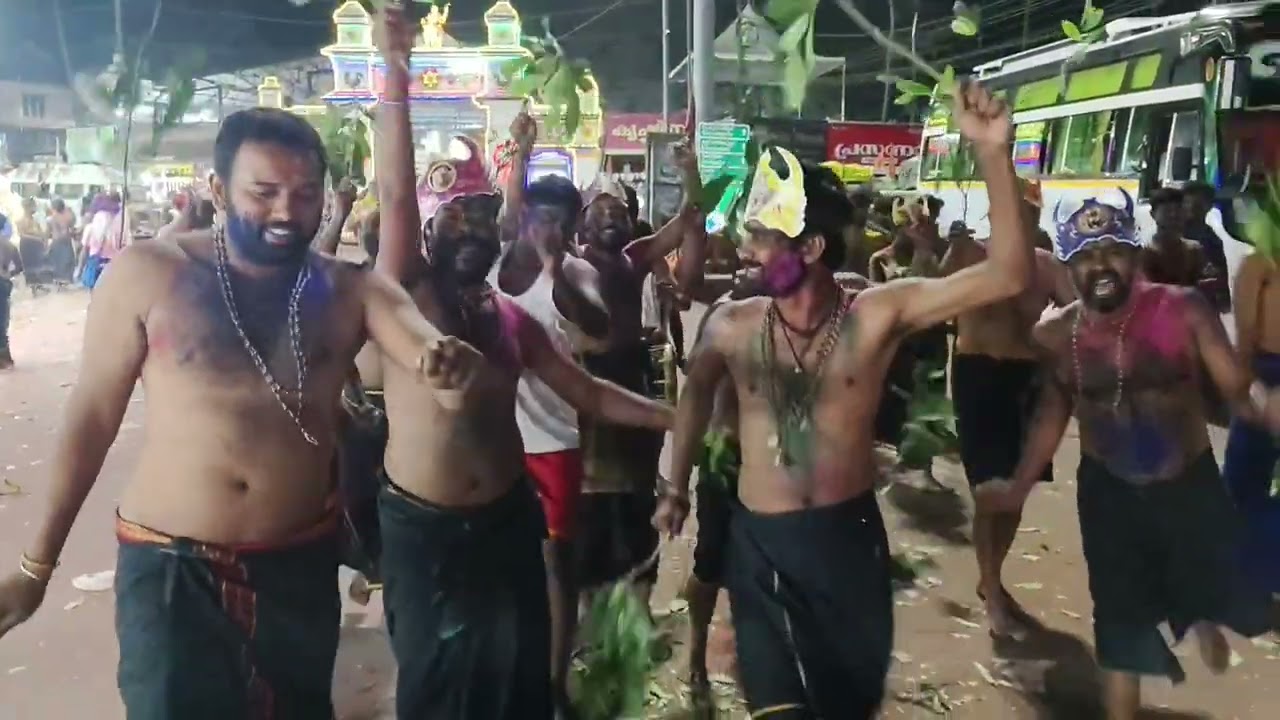 బోడకుంట మహేందర్ గురు స్వామి ఆధ్వర్యంలో మా తాల్లపేట్ స్వాముల పేటతుళ్ళి ఎరుమేలిలో.....#ayyappa