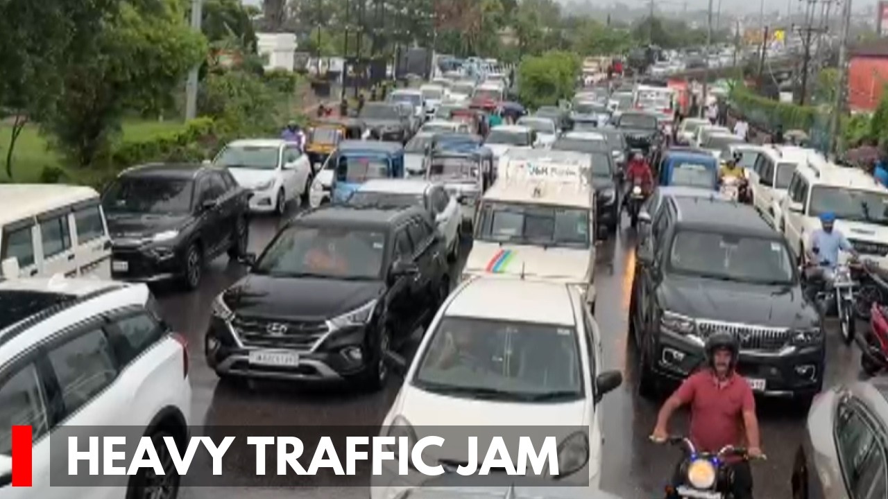 Jammu: Heavy Traffic Jam After Yuva Rajput Sabha Block Tawi Bridge