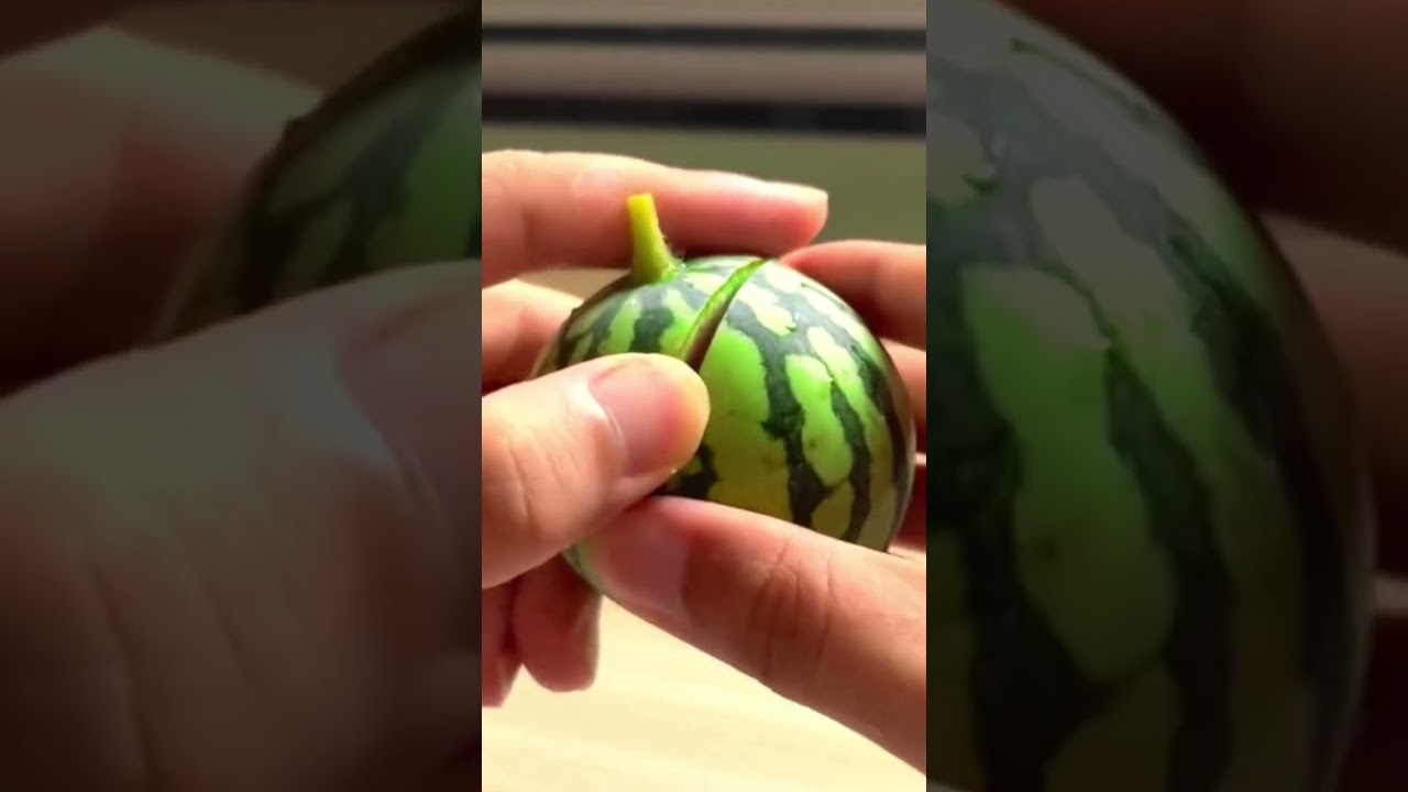 Я съел САМЫЙ МАЛЕНЬКИЙ арбуз в мире! 🍉😋