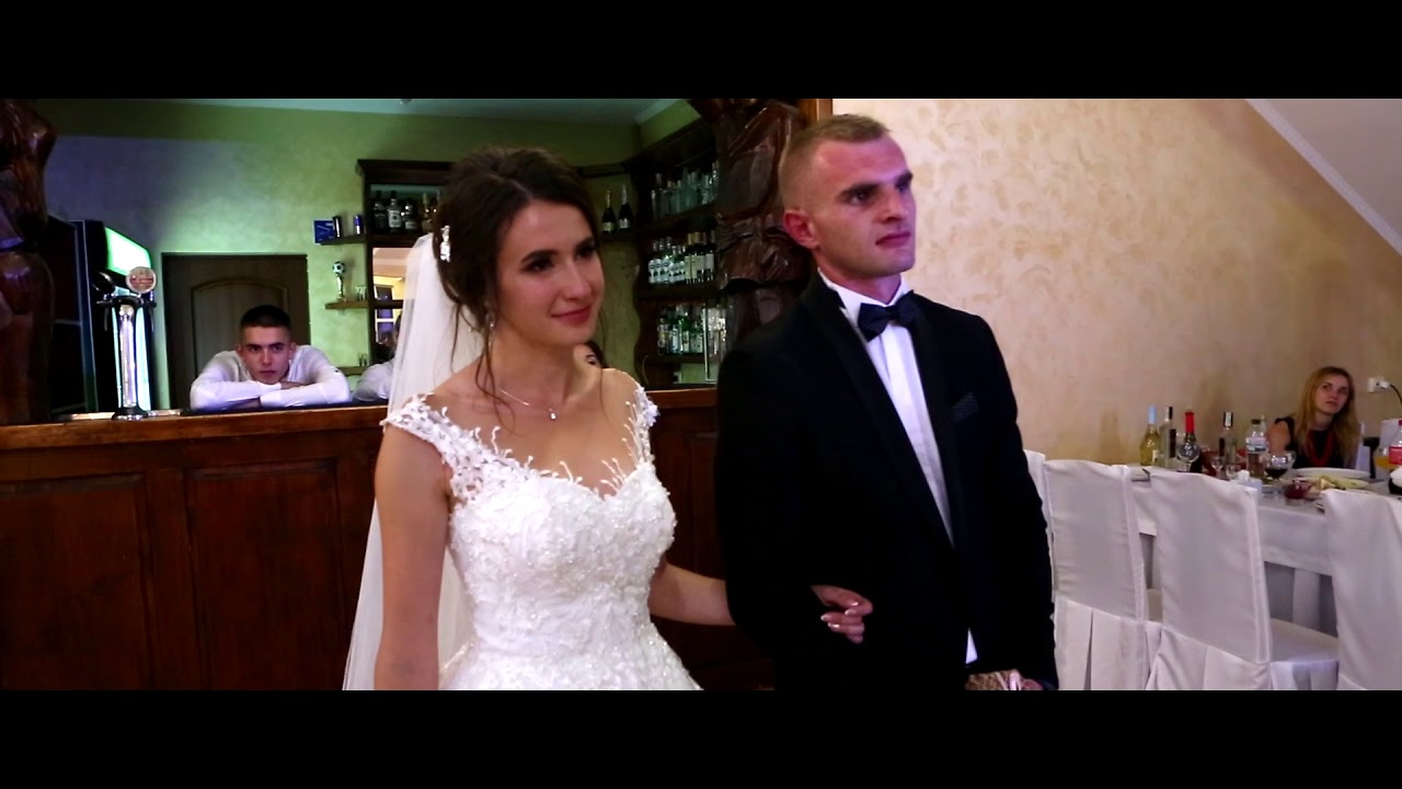 Сестричка вітає сестричку у день весілля)