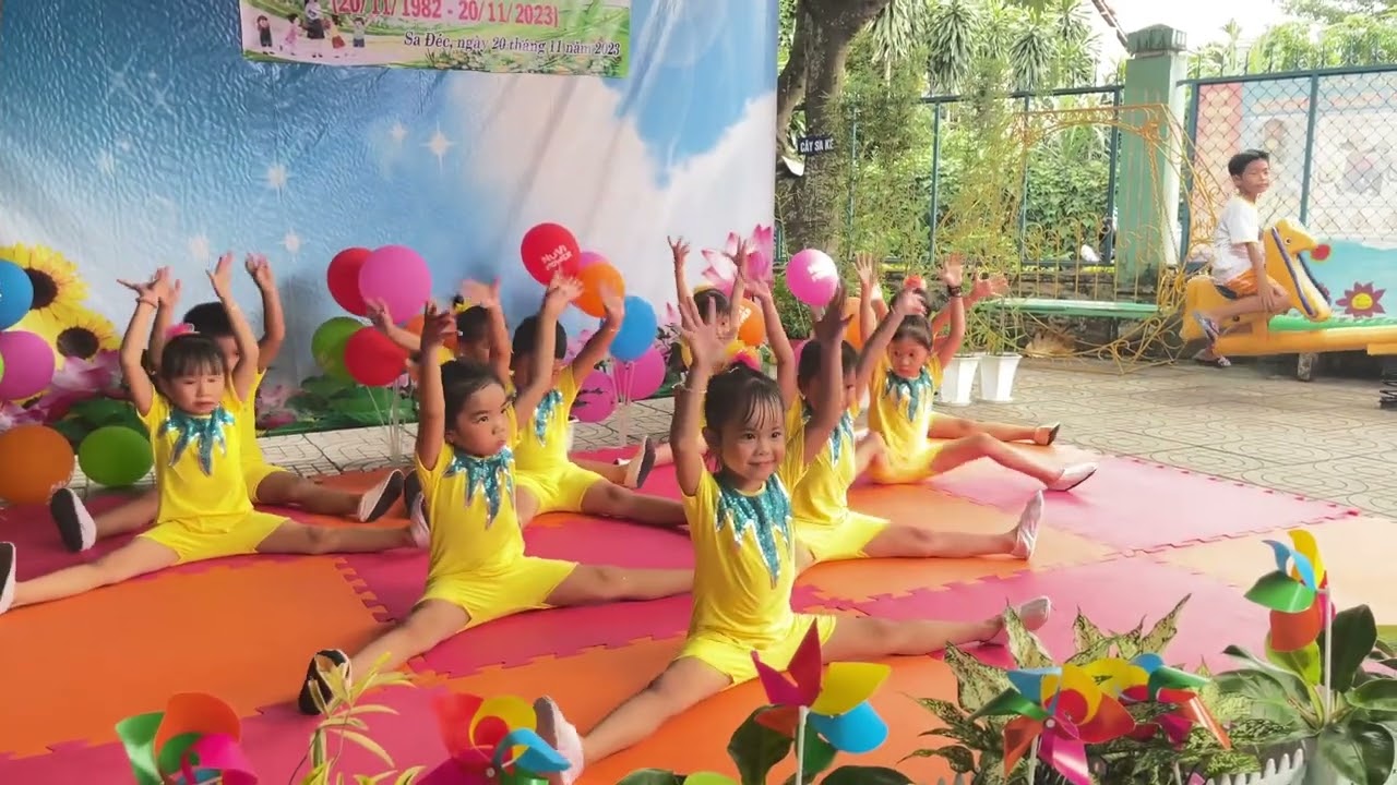 Bé múa Aerobic Bông hồng tặng mẹ và cô