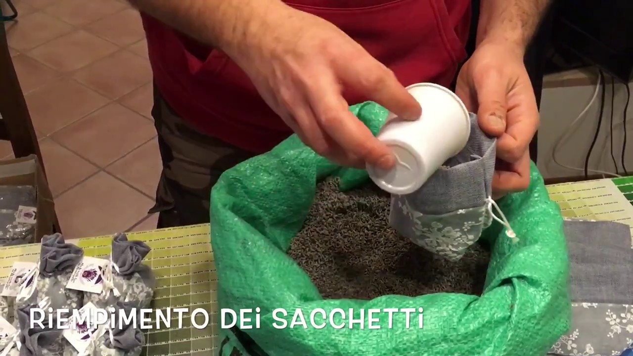 Confezionamento dei Sacchetti di Lavanda dei Sibillini
