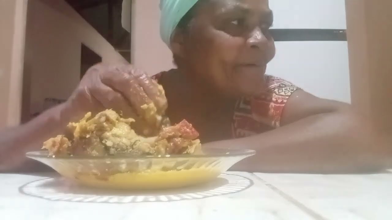 MOQUECA DE PEIXE COM UM DELICIOSO PIRAO 