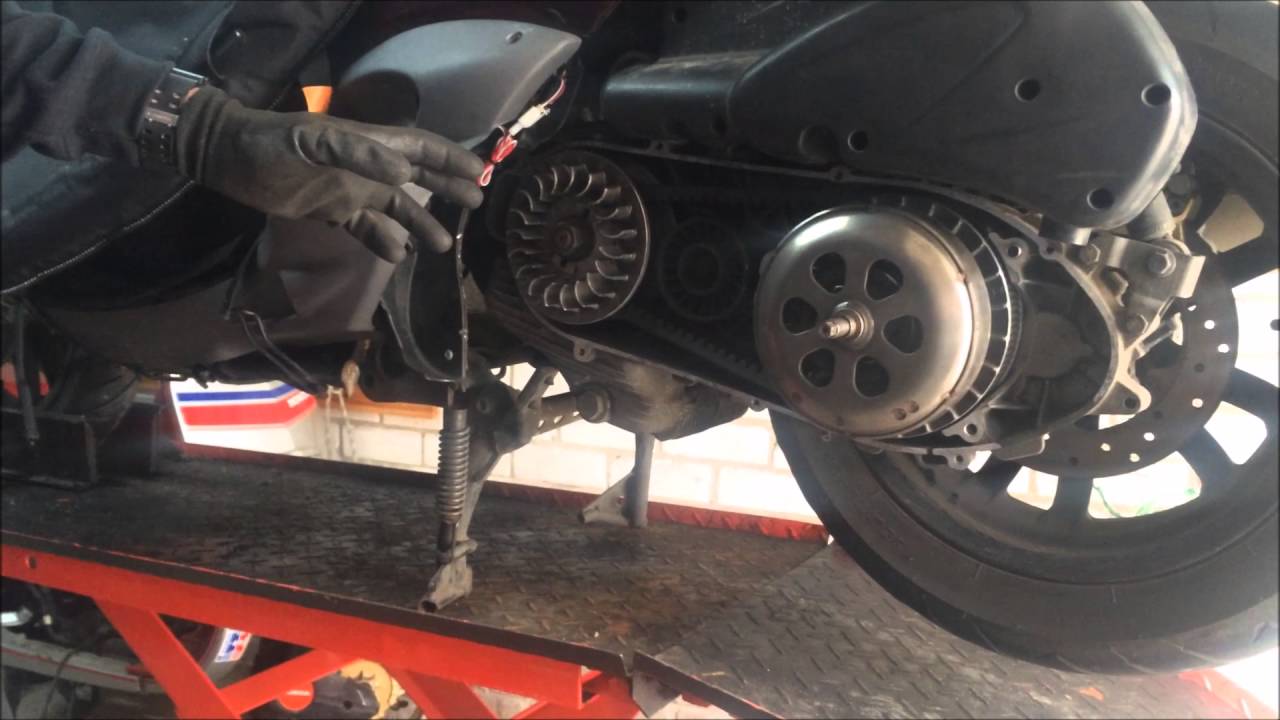 ROLLEN VERVANGEN PIAGGIO BEVERLY 500 GGBTV TUTO #25