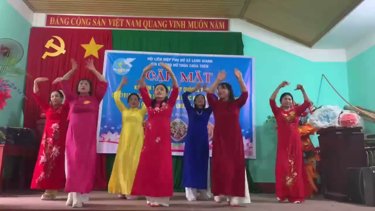 Dân vũ ( ca vang phụ nữ việt nam) phụ nữ thôn chùa trên