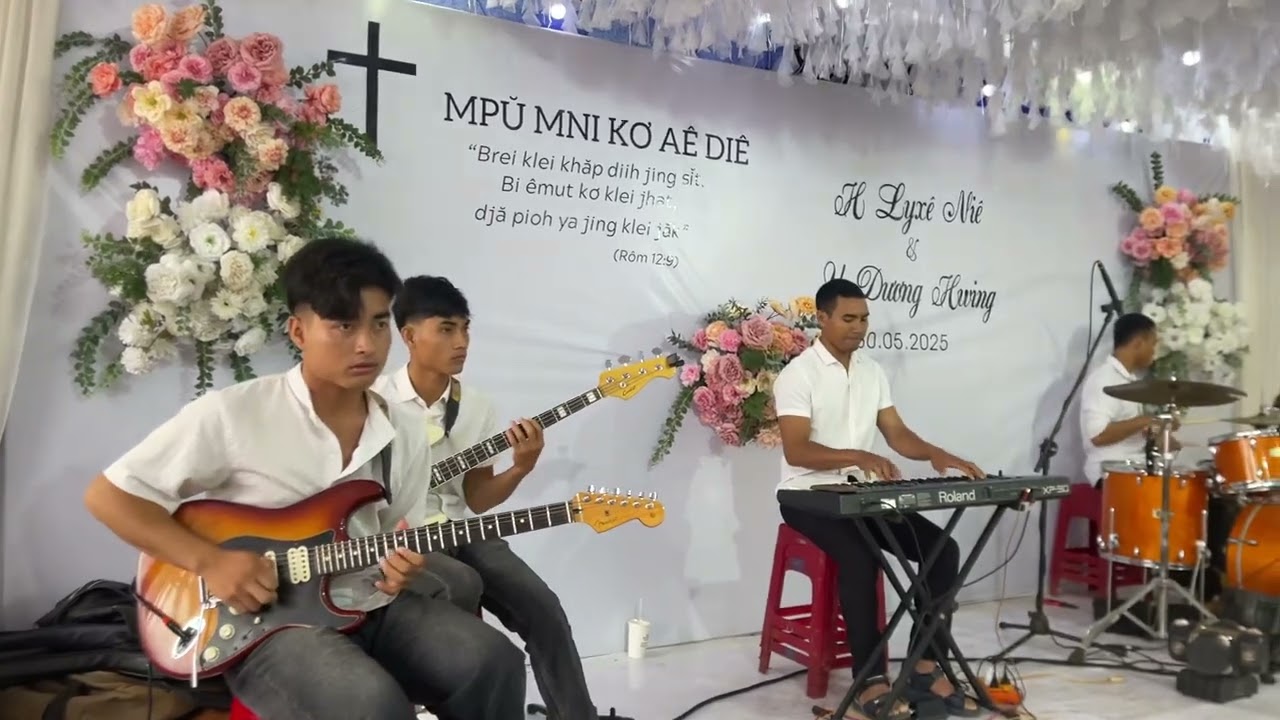 GIVE THANKS | HOÀ TẤU BAND PHI-AN