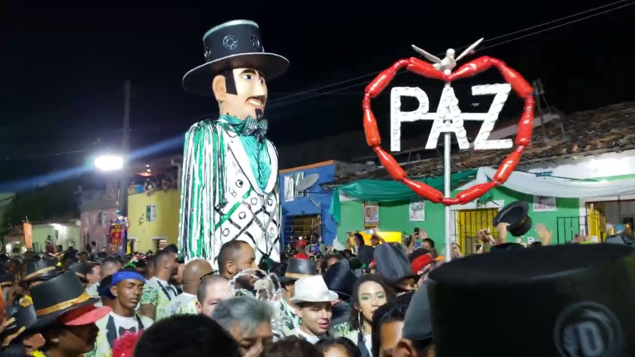 Homem da Meia-Noite retornando do Alto do Monte em direção ao Largo do Amparo - Carnaval 2023