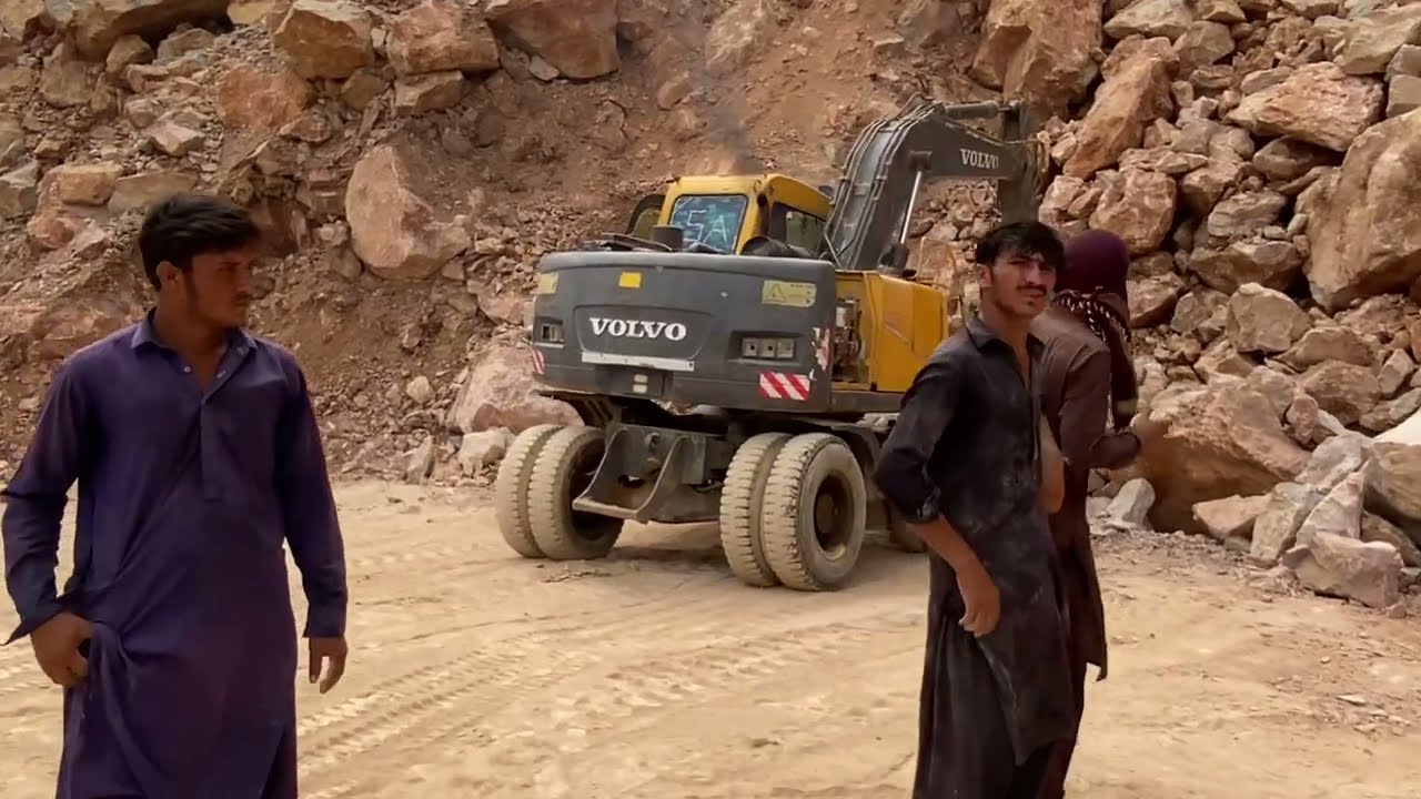 Extreme Seen 🚨 Stone Crusher Plant ⚒️ Heavy Machinery at Work🚧