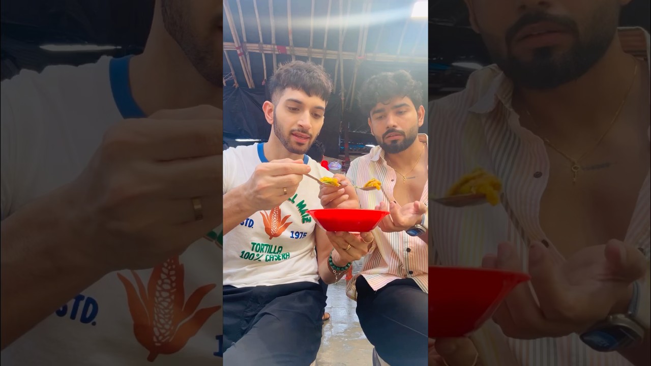 Eating Juhu Beach Food in Mumbai