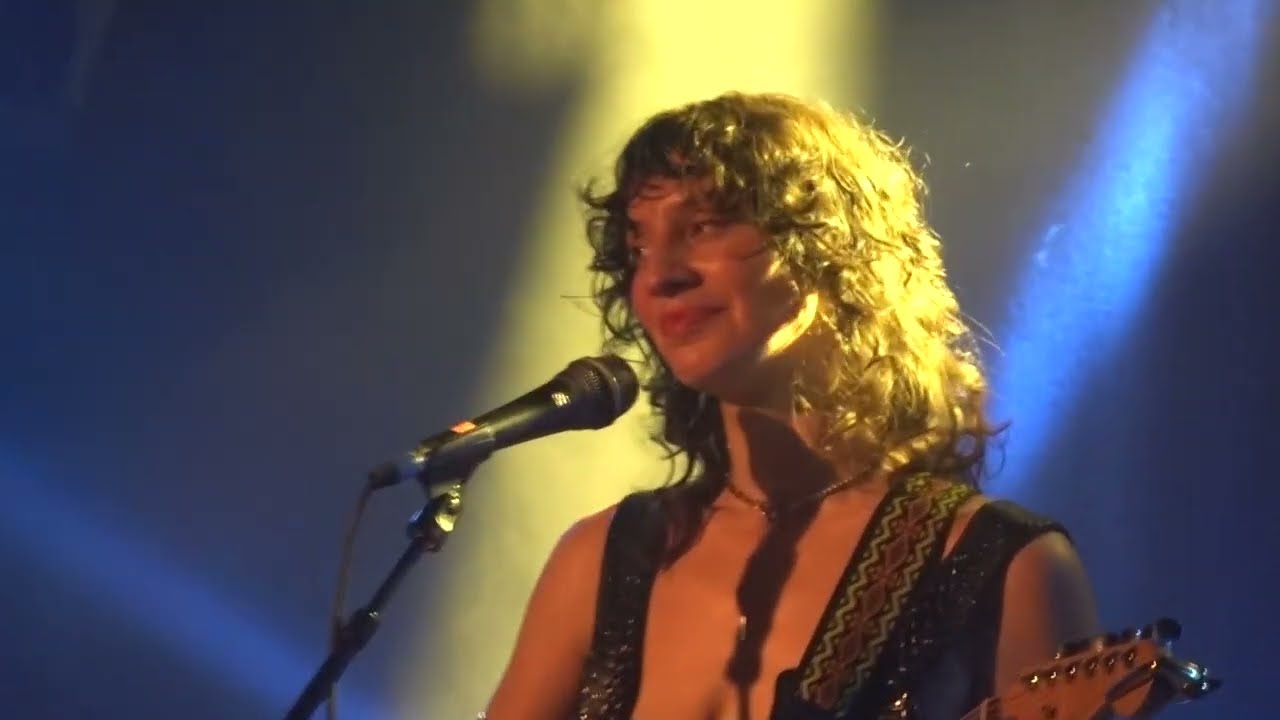 Camp Claude - In The Middle (Live) Paris, La Maroquinerie 08/05/2025