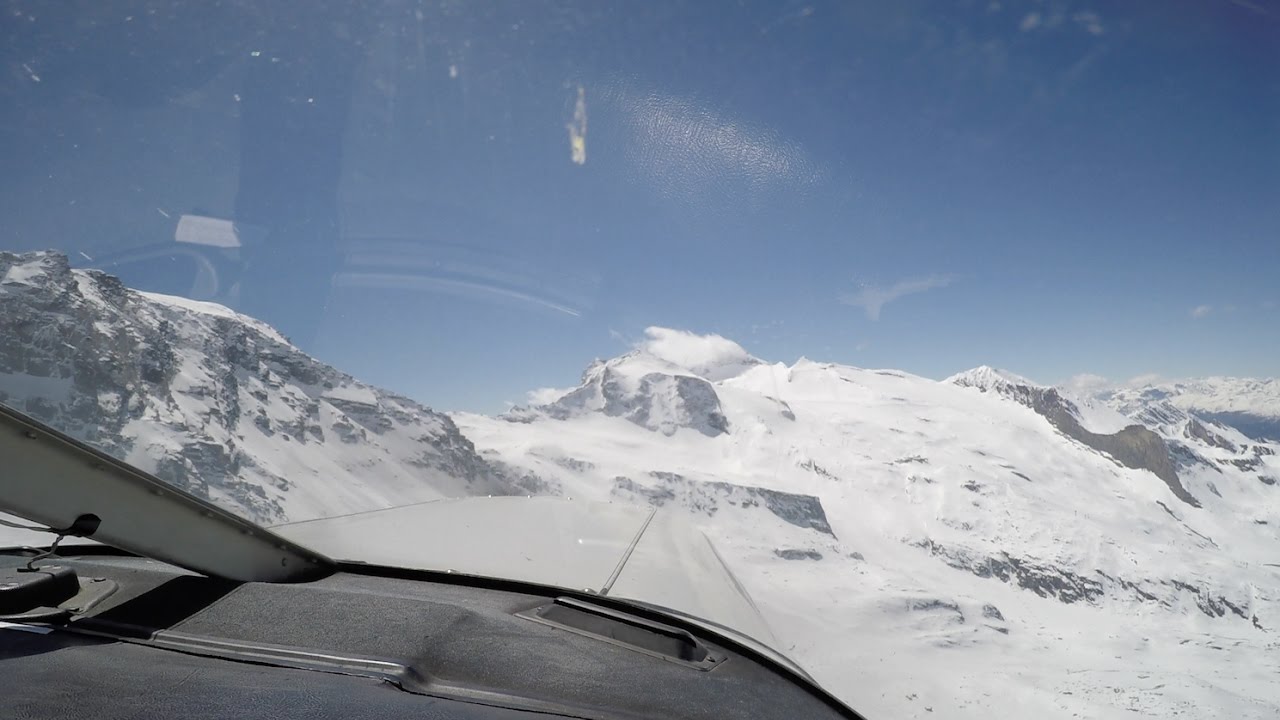 Flight in the Alps with a Piper Cherokee