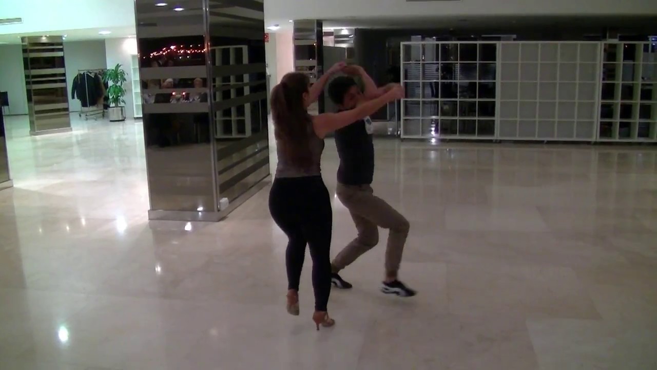 Salsa Con la punta el pie.