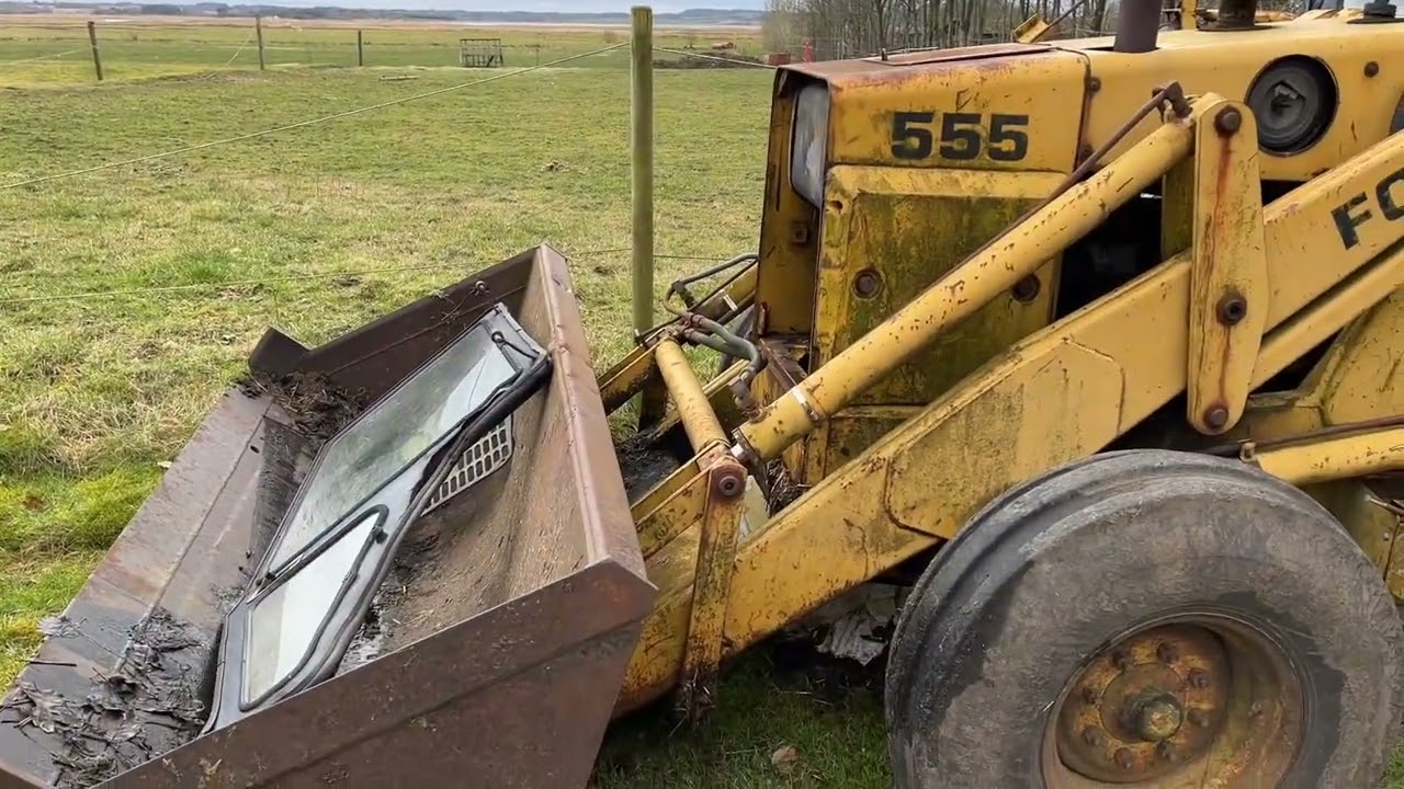 Køb Ford 555 rendegraver på Klaravik.dk