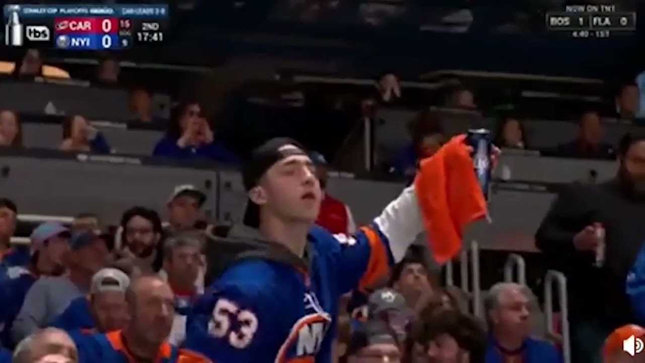 Mmmm puuuuu! 🤣 Na meczu NHL naśladują polskich freak fighter&oacute;w