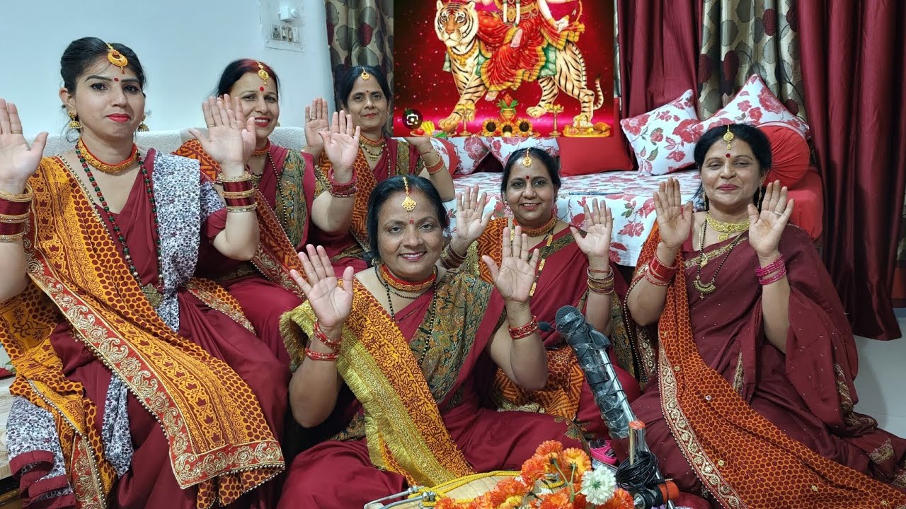 भवन मैं बैठ के मैया मुझे आवाज देती है,कभी बिंदिया कभी सिंदुरा..🌺#mata ke bhajan #dance #viral #short