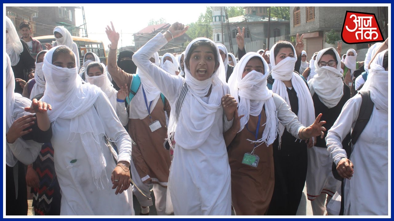 Student Protests In Srinagar As Mehbooba Mufti Meets PM