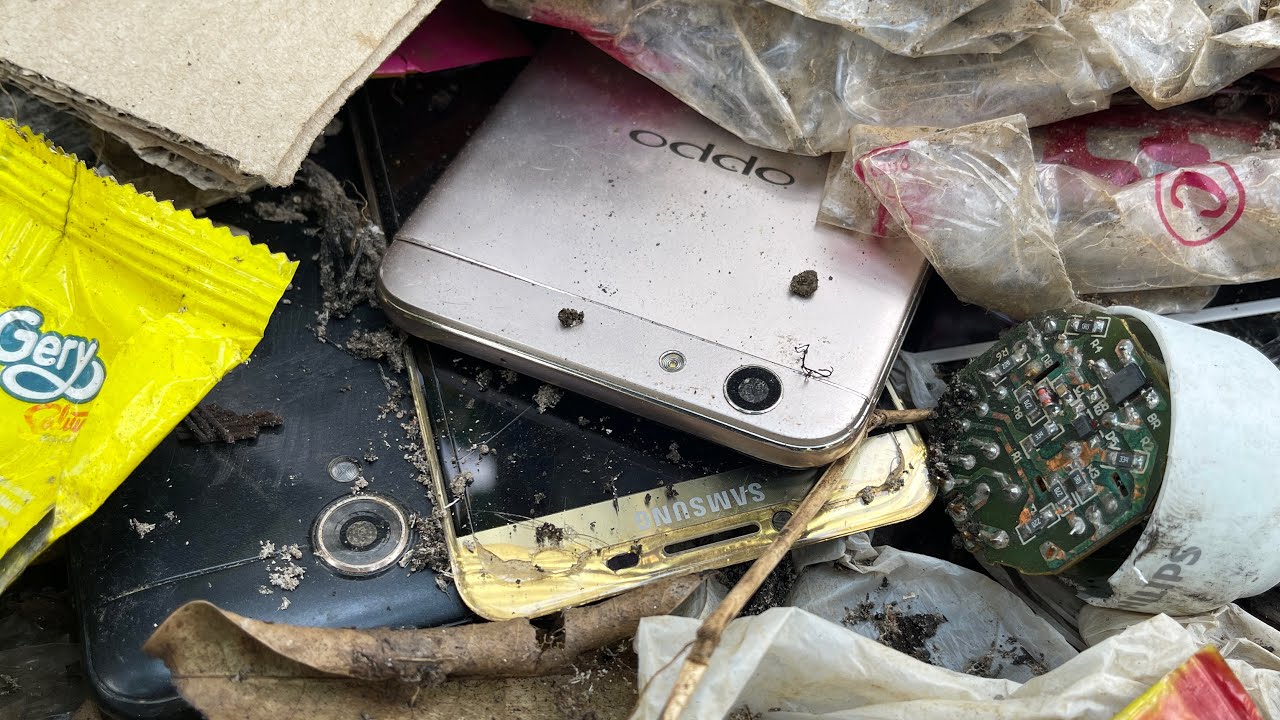 Badly destroyed phone restoration - Find the phone buried in the trash (oppo F1s)